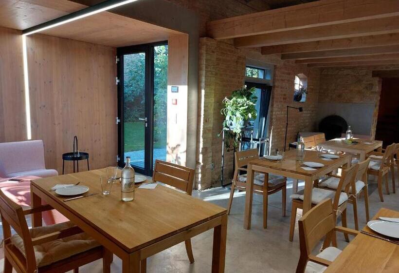 Четырехместный Номер Стандарт, Almalomb Apartman