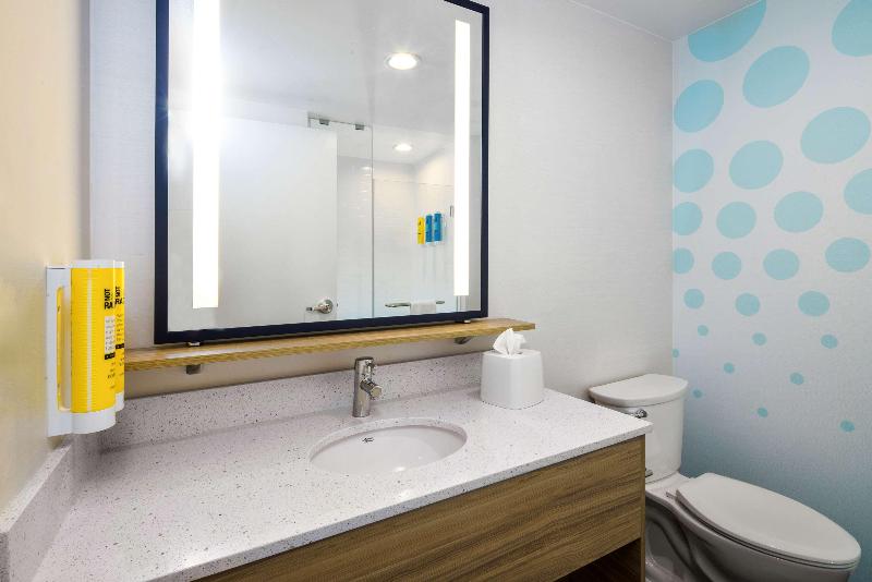 Quarto Estandar Cama King, Tru By Hilton Goodyear Phoenix West, Az