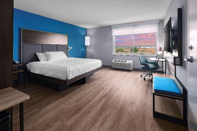 장애인을 위한 킹사이즈 침대 스탠다드 룸, Tru By Hilton Goodyear Phoenix West, Az
