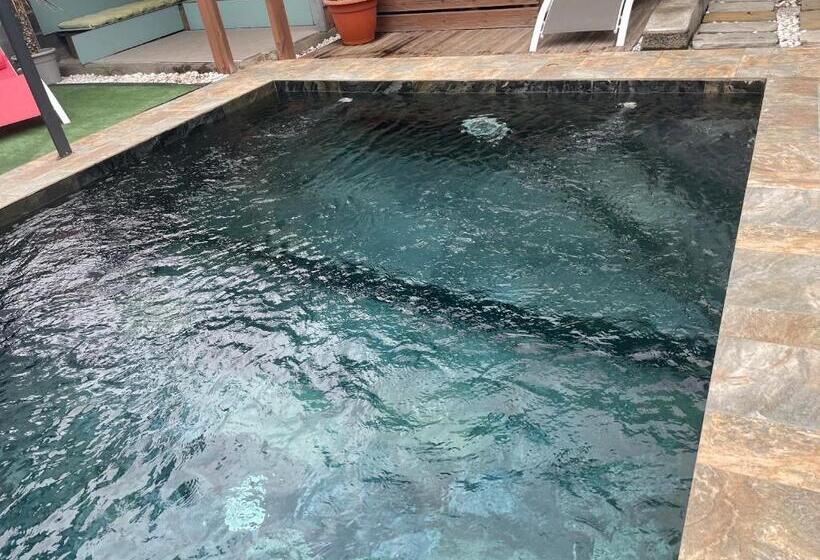 بانگلوی استاندارد 2 خوابه, L Améthyste   Bungalow De Charme