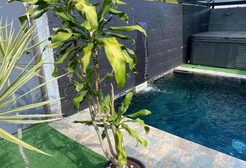 بانگلوی استاندارد 2 خوابه, L Améthyste   Bungalow De Charme