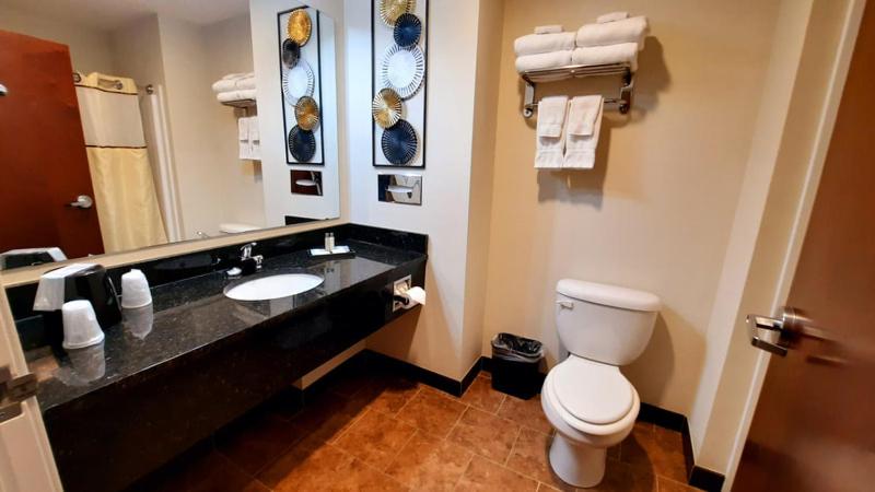 Номер Стандарт с Балконом, Stonebrook Lodge Bryson City