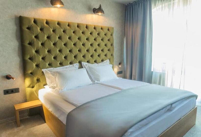 Номер Deluxe с Балконом, The Lodge