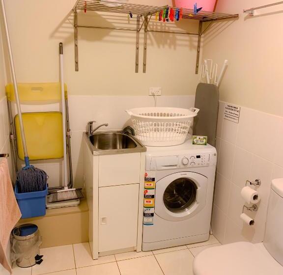 스탠다드 스튜디오, Westside Studio Apartments