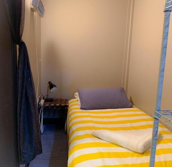 스탠다드 스튜디오, Westside Studio Apartments