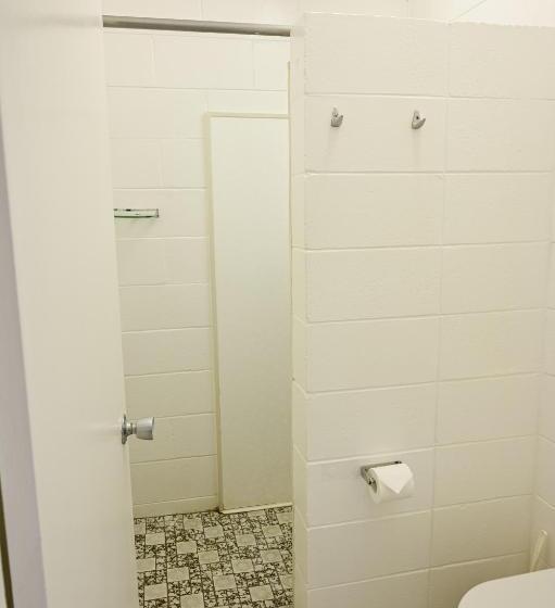 Четырехместный Номер Стандарт, Byer Fountain Motor Inn