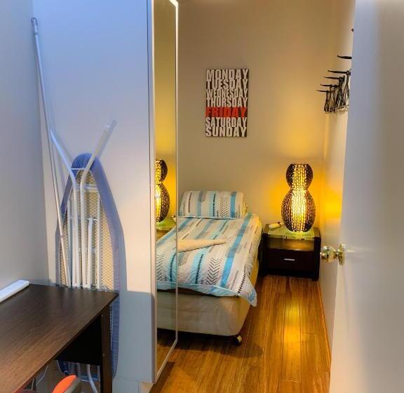 침실 3개 아파트, Westside Studio Apartments