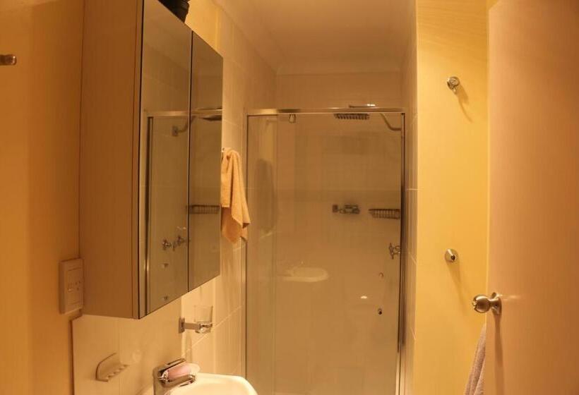 침실 2개 아파트, Westside Studio Apartments