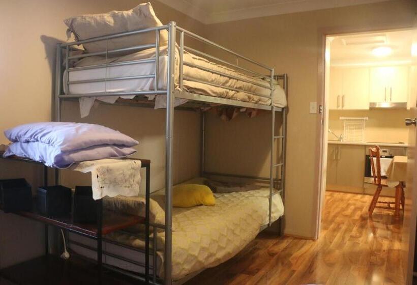 침실 2개 아파트, Westside Studio Apartments