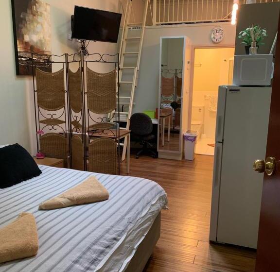 스탠다드 스튜디오, Westside Studio Apartments