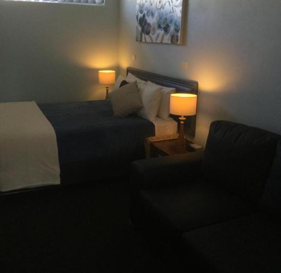 Номер Стандарт, Tall Timbers Motel