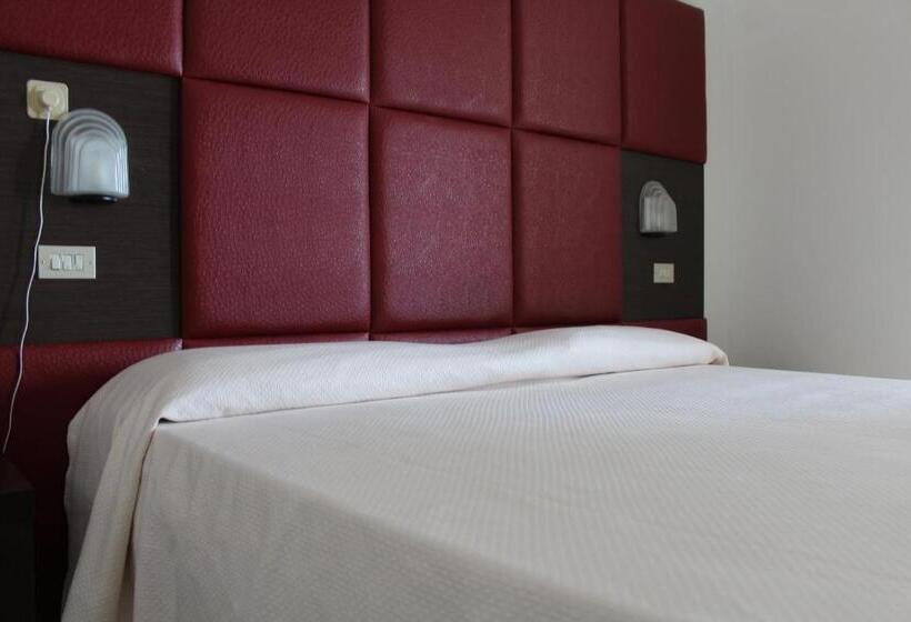 غرفة قياسية مطلّة علي البحر, Splendid