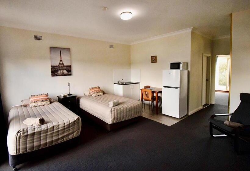 침실 2개 아파트, Memphis Motor Inn