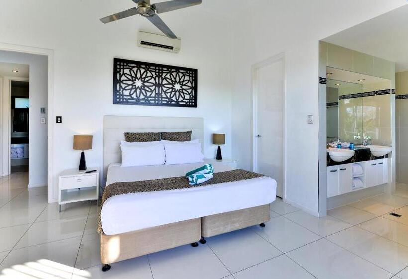 Апартаменты 3 Спальни Вид на Море, Pinnacle Apartments