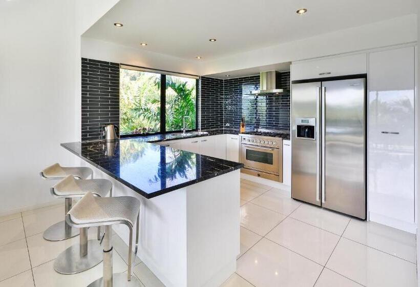 דירת 3 חדרים נוף לים, Pinnacle Apartments