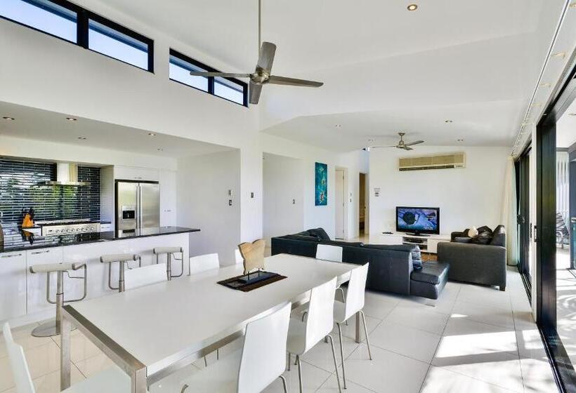 Апартаменты 3 Спальни Вид на Море, Pinnacle Apartments