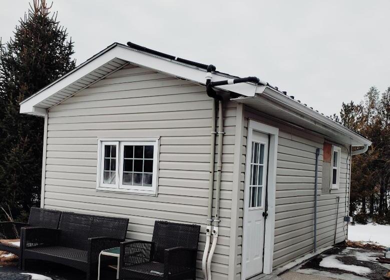 스탠다드 스튜디오, Lakeview Motel & Cottage
