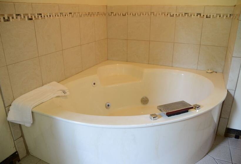 Люкс, Americinn By Wyndham West Burlington