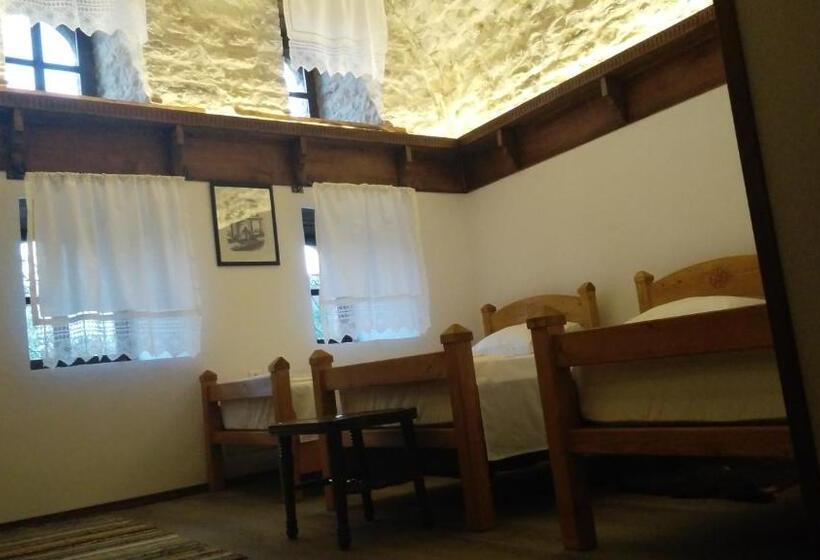 스탠다드 트리플 룸, Konaku Guest House