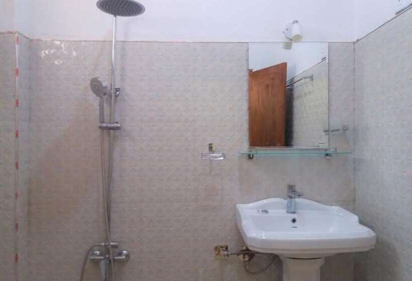 Quarto Estandar, Dinaro Guest