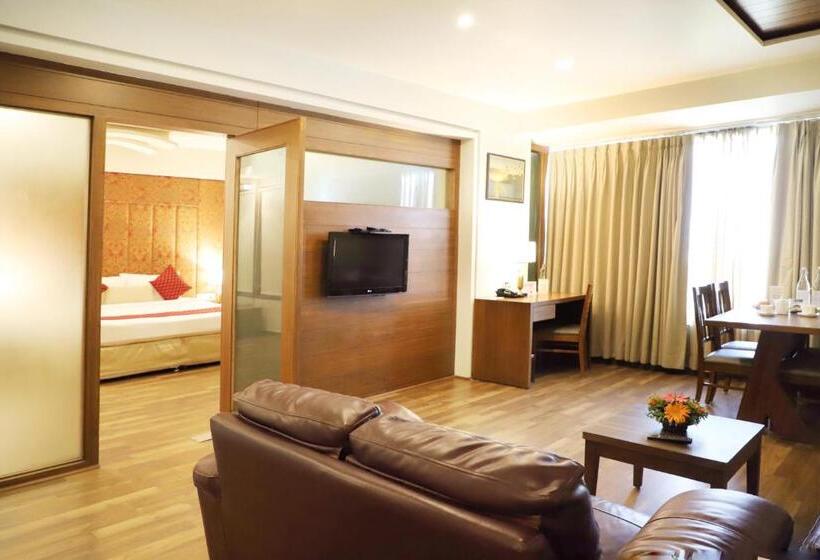 Люкс, Boulevard 9 Luxury Resort & Spa