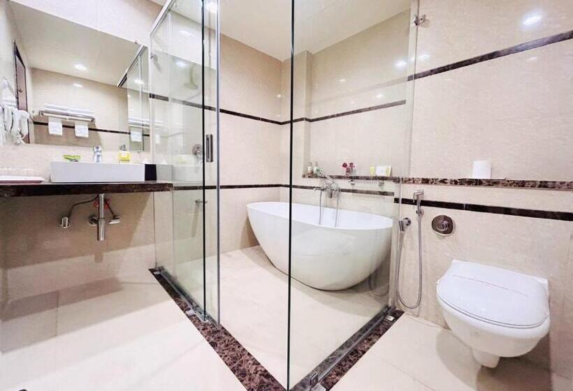 Полулюкс, Boulevard 9 Luxury Resort & Spa