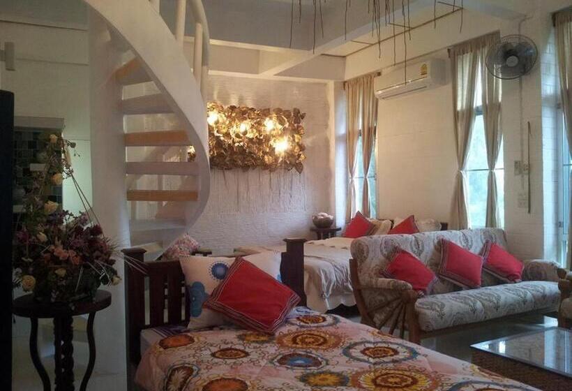 Семейный Номер, Banthorphan Resort