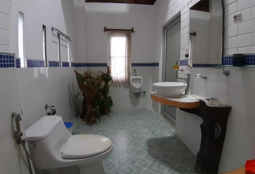 اتاق استاندارد سه تخته با بالکن, Banthorphan Resort