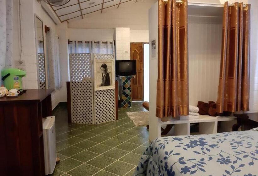 اتاق استاندارد سه تخته با بالکن, Banthorphan Resort