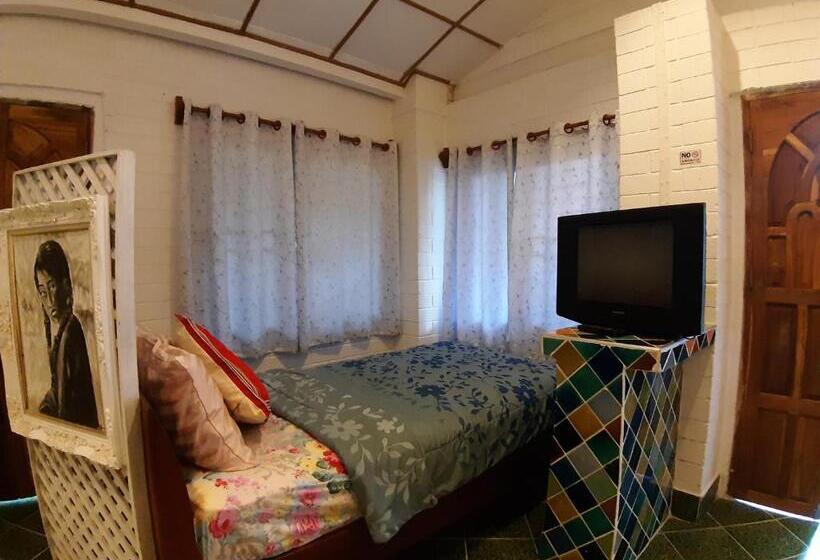 Трехместный Номер Стандарт с Балконом, Banthorphan Resort