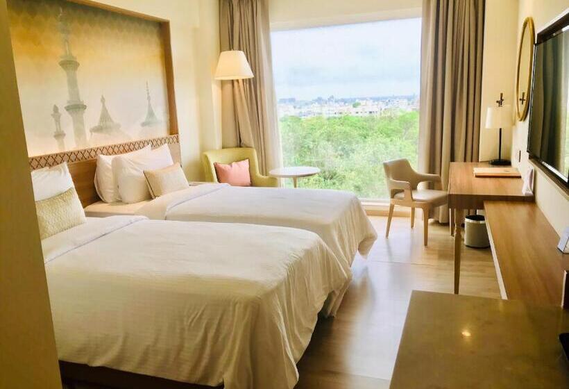 Номер Superior Вид на Город, Bellevue Sarovar Premiere Junagadh