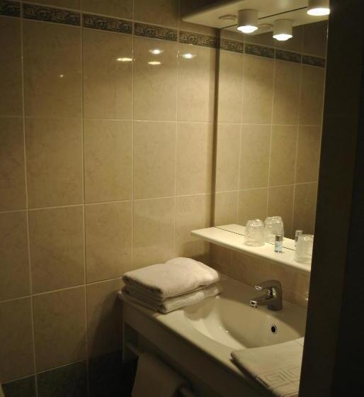 标准三人间, Hôtel Auberge De La Nauze