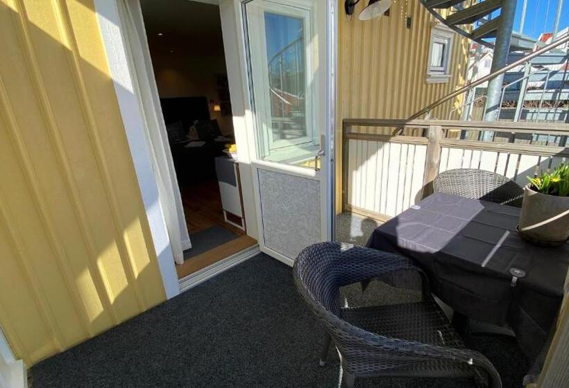 Номер Deluxe Вид на Море Боковой, Skaftö Hotell Villa Lönndal, Grundsund
