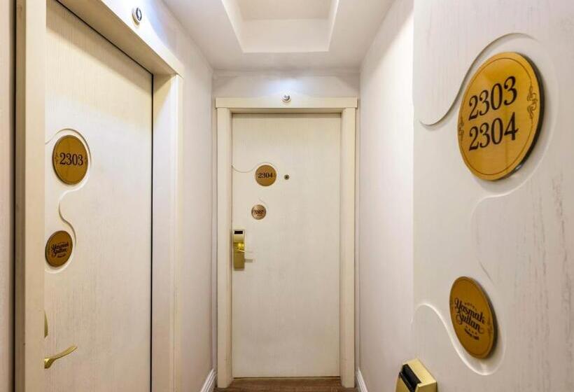 Family Room, Yasmak Sultan