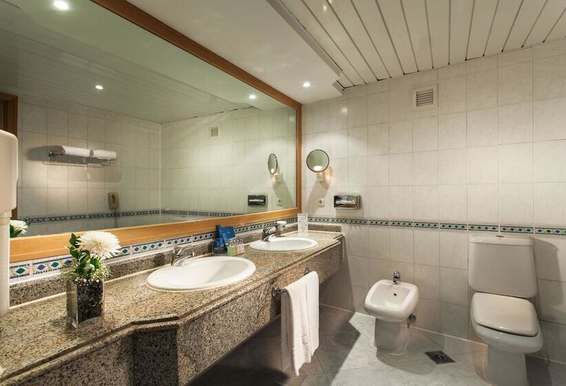 اتاق سوپریور با چشم‌انداز استخر, Pickalbatros Golf Beach Resort
