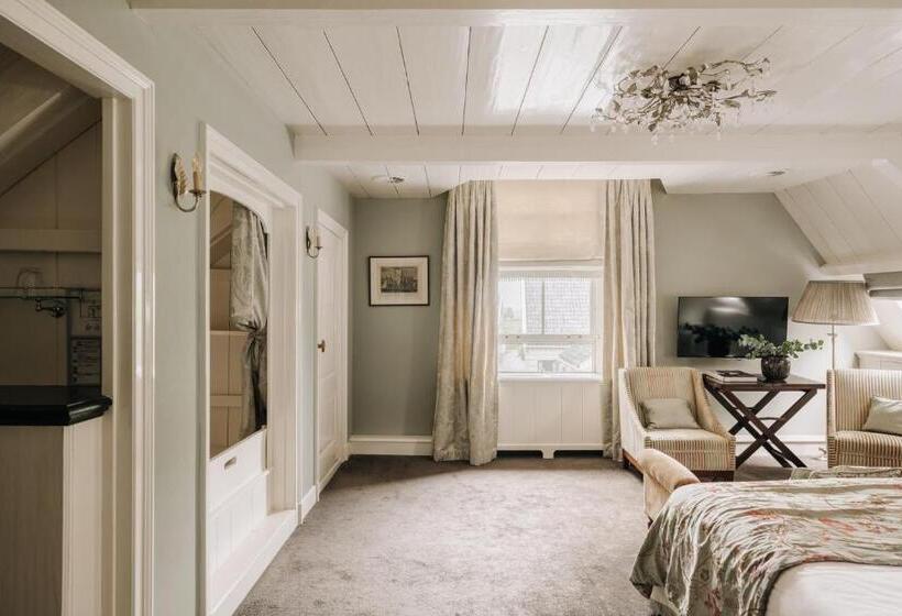 Вилла 3 Спальни, Inn On The Lake