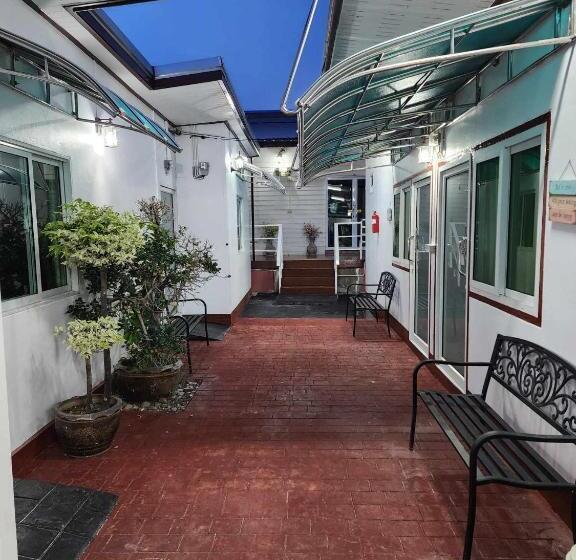 Quarto Estandar, Baan Sabaijai Resort & Omsorgssenter