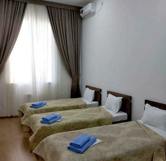 标准三人间, A Hotel Ex Magistral