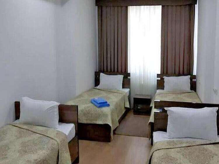 经济四人房间, A Hotel Ex Magistral