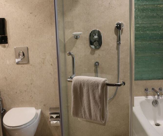 Номер Superior, Radisson Blu Atria Bengaluru