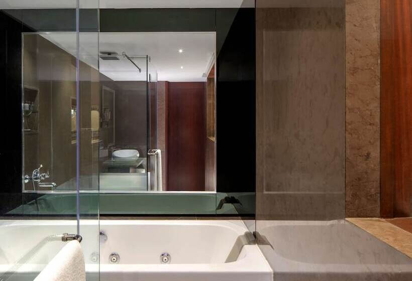 Номер Deluxe, Radisson Blu Atria Bengaluru