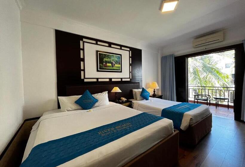 带阳台的三人标准间, River Beach Resort & Residences