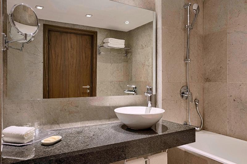 اتاق لوکس با تخت بزرگ, Sheraton Tunis