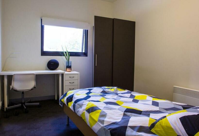 Quarto Estandar Individual, Carrichouse