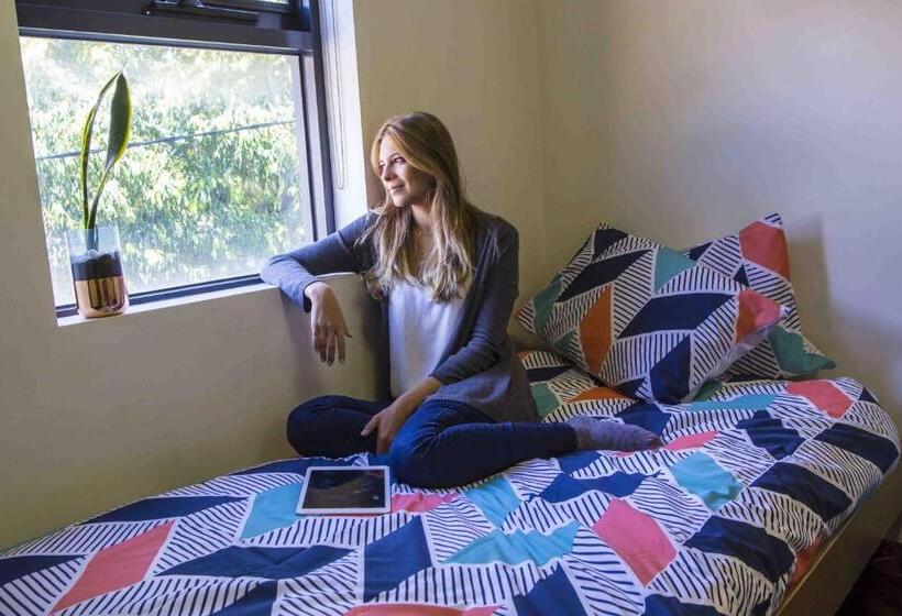 Quarto Estandar Individual Banheiro Compartilhado, Carrichouse