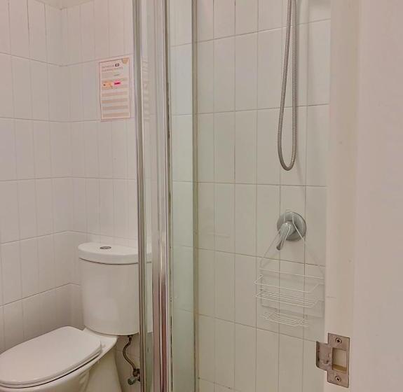 Quarto Estandar Banheiro Compartilhado, Carrichouse