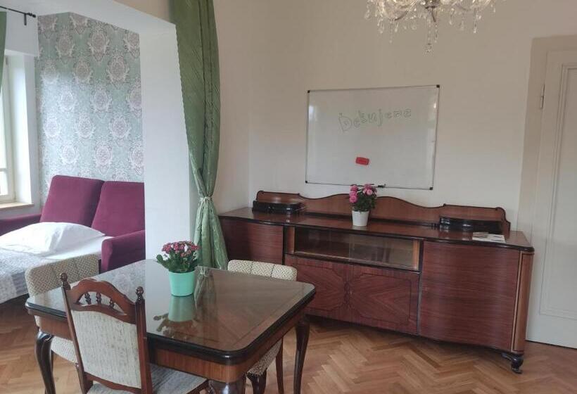 스위트, Vila Janáčkova   1st Republic Villa