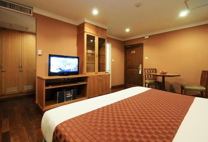 Superior studio with balcony, Admiral Suites Bangkok