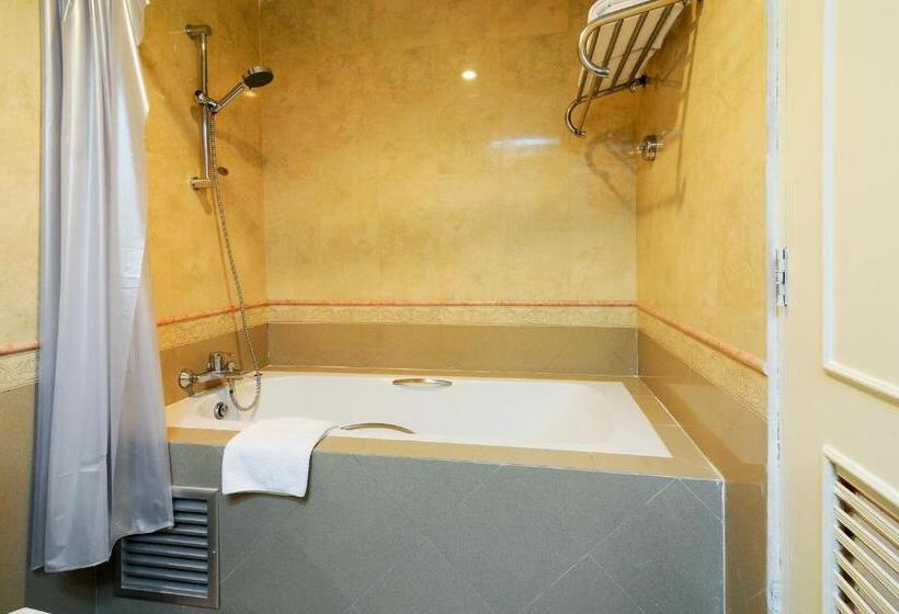 سوئیت با بالکن, Admiral Suites Bangkok