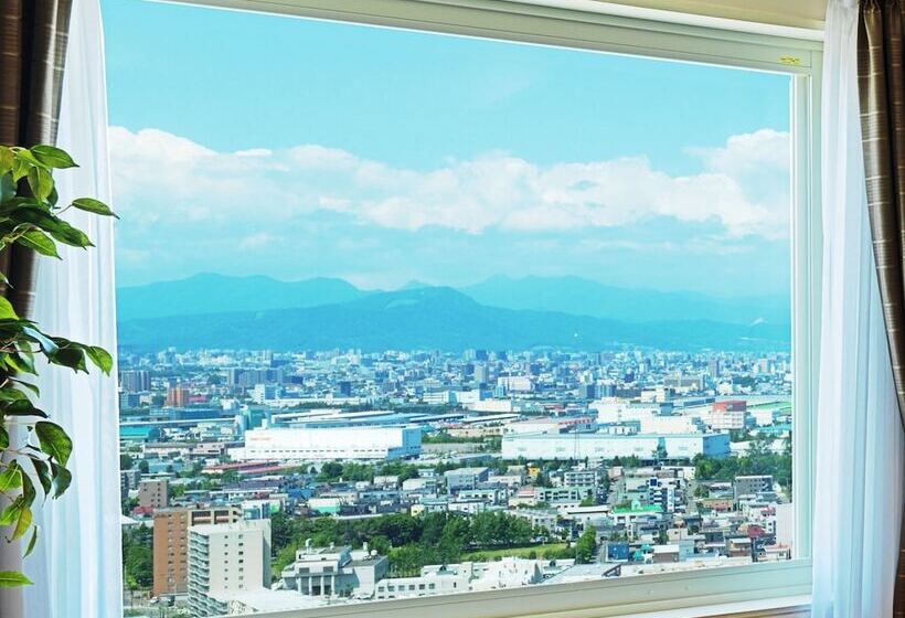 Полулюкс, Emisia Sapporo